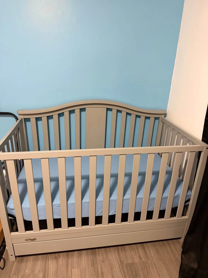 Graco Solano 4-in-1 Convertible Crib with Crib Mattress - photo 3