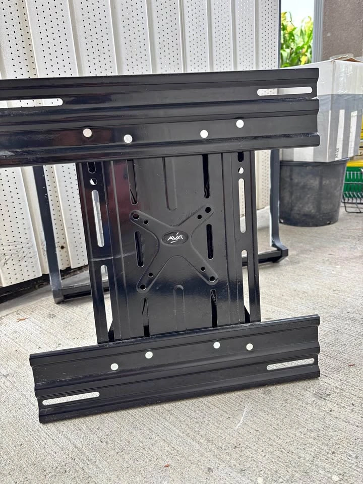 AVF Heavy-Duty Full Motion TV Wall Mount