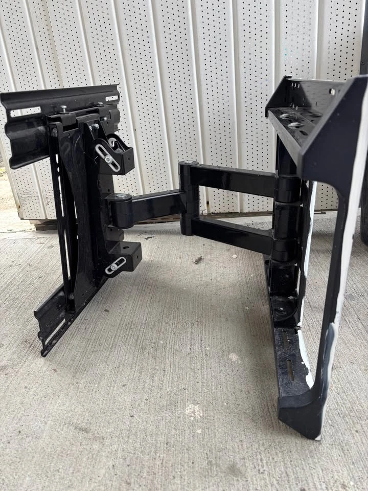 AVF Heavy-Duty Full Motion TV Wall Mount - photo 2