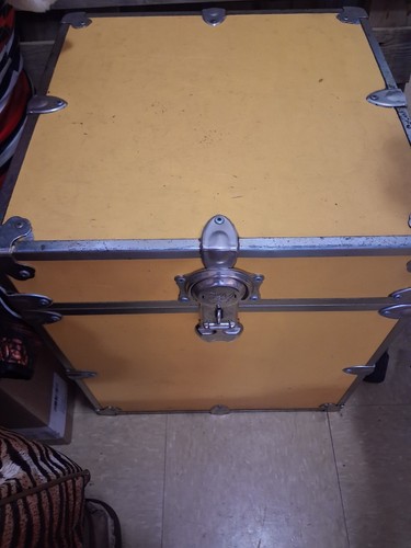 Lockable Yellow Wood Trunk Chest w/ Silver Metal Trim & Latch - photo 4