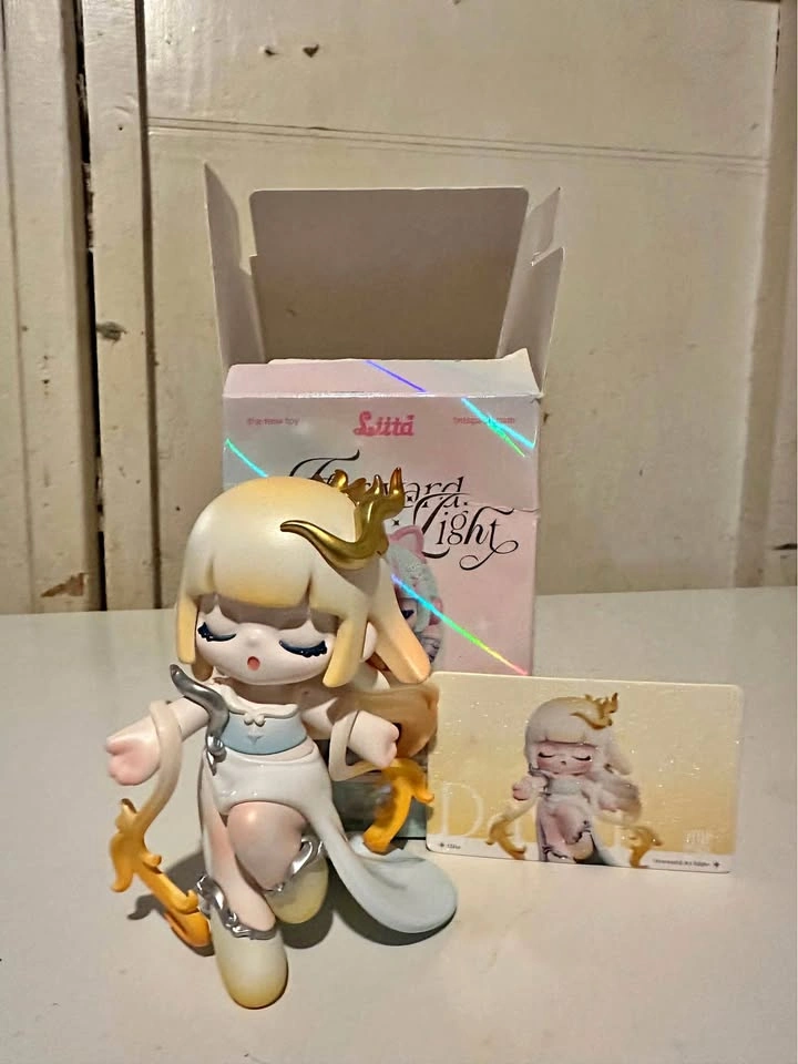 Lulu Toward Light Blind Box Figure