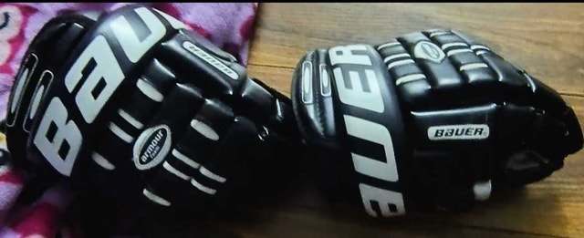 Bauer Hockey Gloves