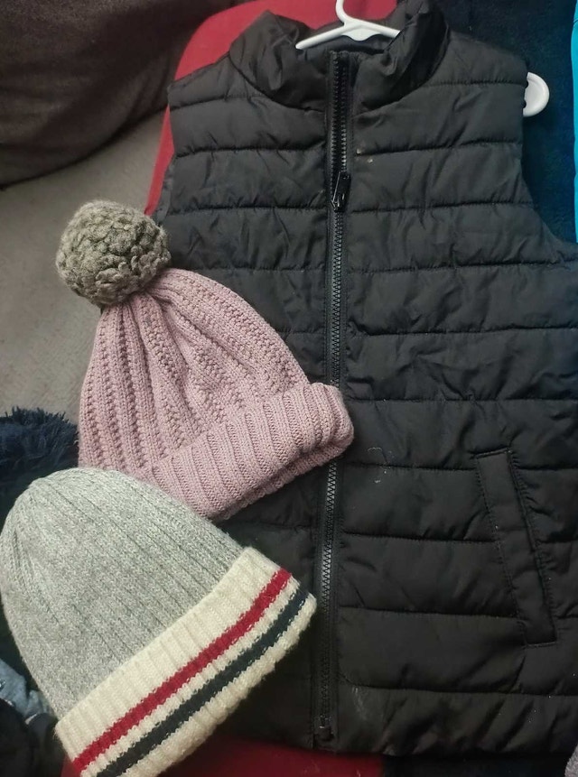 Girls 7/8 Vest & Two Winter Hats