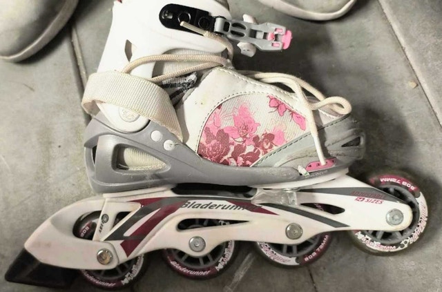 Girls RollerBlades & Helmet - photo 3