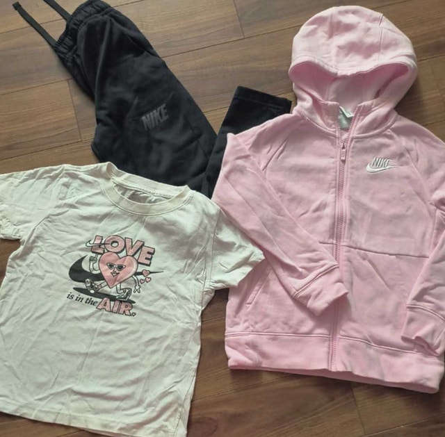 Brand New Nike Girls 7/8 Outfit