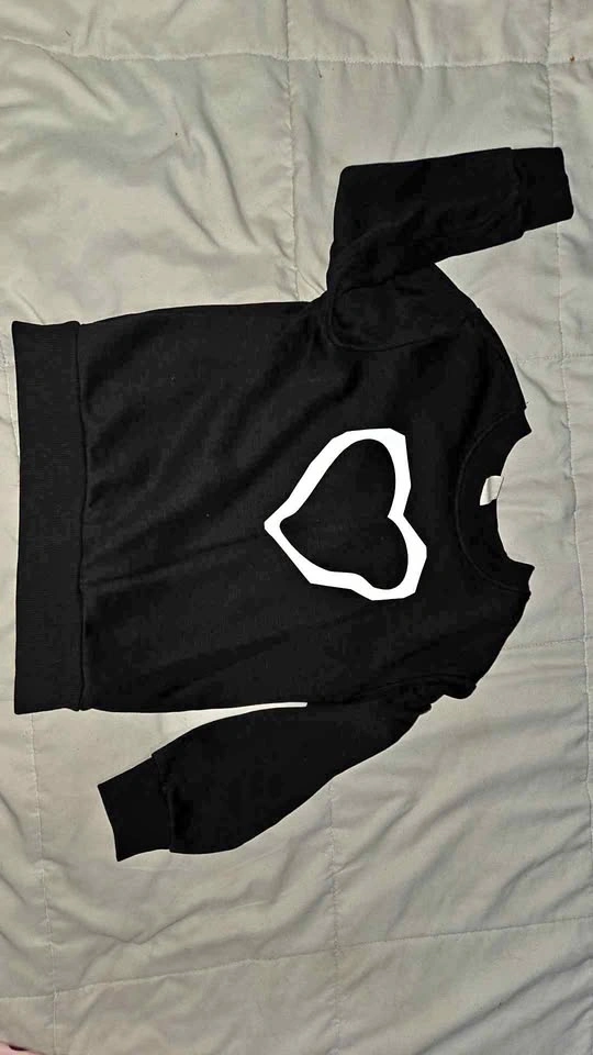 H&M Kids Heart Sweatshirt Size 4-6Y