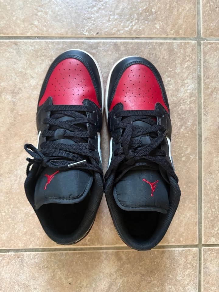 Jordan 1 Low 'Bred Toe 2.0' (GS) – Youth Size 7Y / Women's 8.5 - photo 2