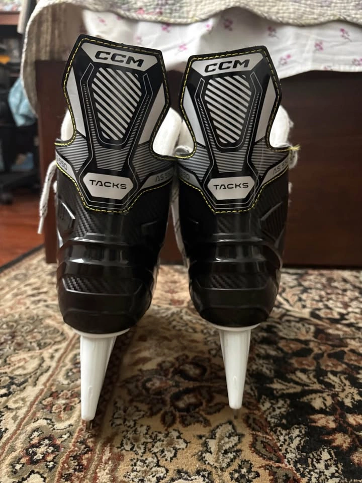 CCM AS 550 Tacks skates with Bauer LiL Sport helmet - photo 5