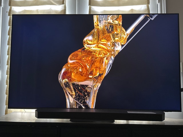 Samsung 65” Q70D QLED 4K HDR 120Hz Smart TV - photo 2