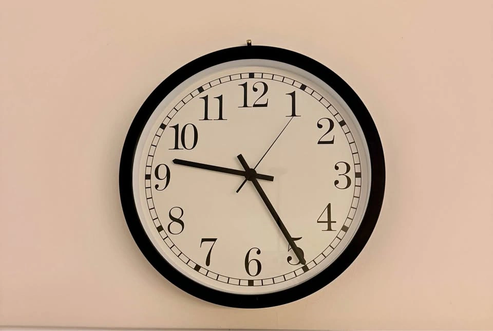Black and White Round Wall Clock