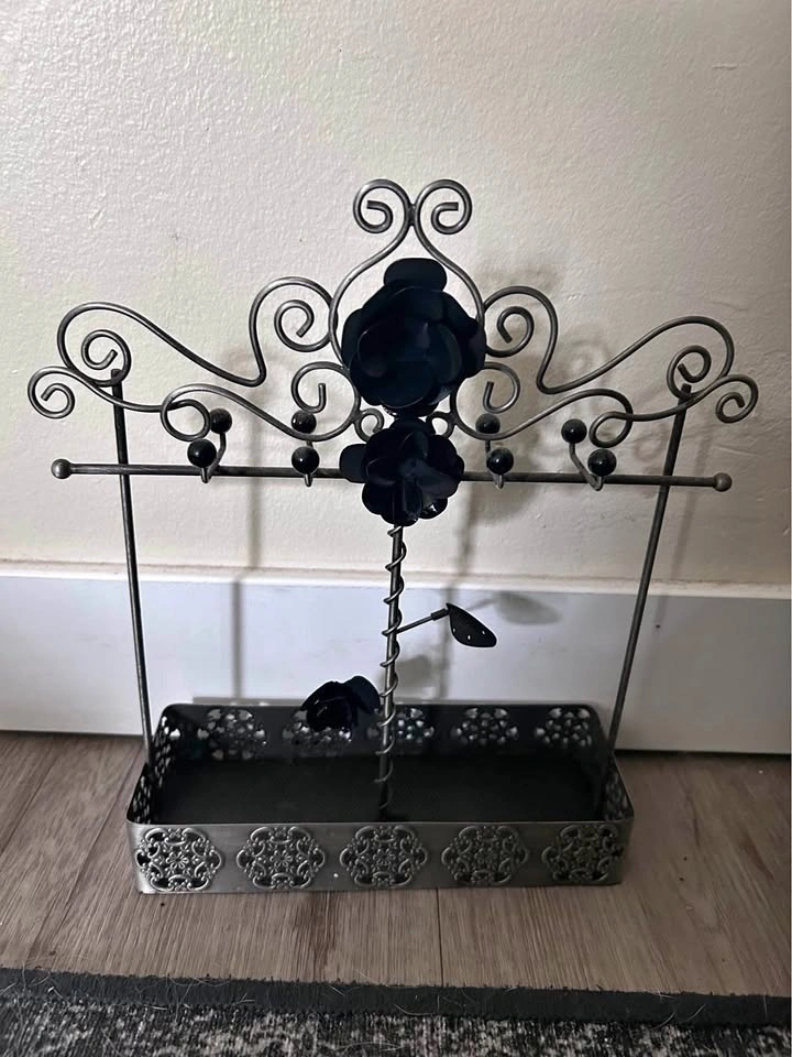 Vintage Style Metal Rose Jewelry Stand