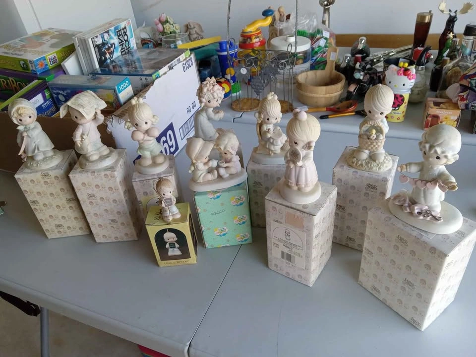 Precious moments figurines for sale - photo 2