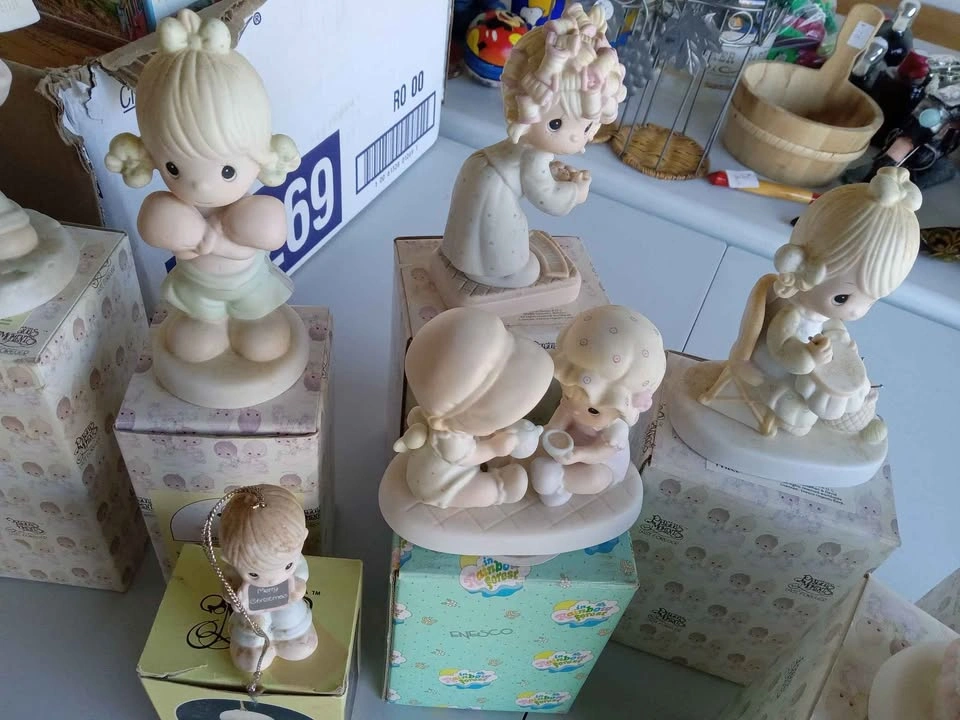 Precious moments figurines for sale - photo 4