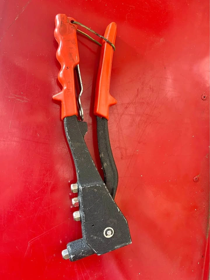 Rivet pliers