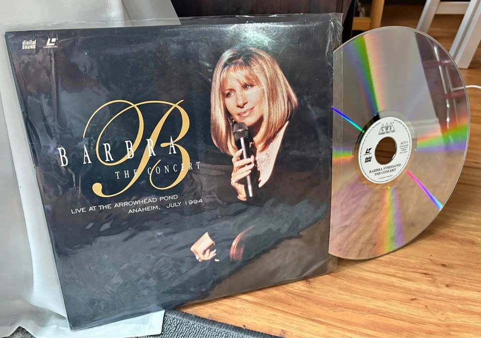 The Concert - Live at the Arrowhead Pond, Anaheim (LaserDisc)