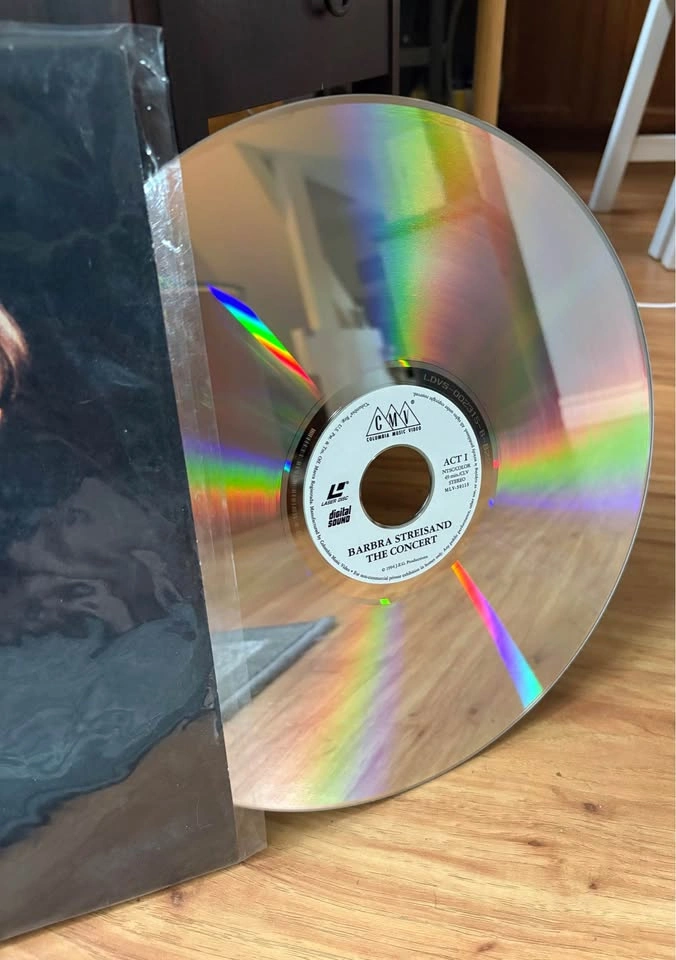 The Concert - Live at the Arrowhead Pond, Anaheim (LaserDisc) - photo 2