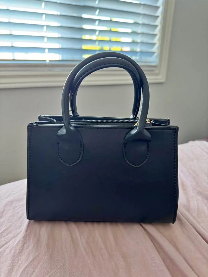 Black Purse thumbnail