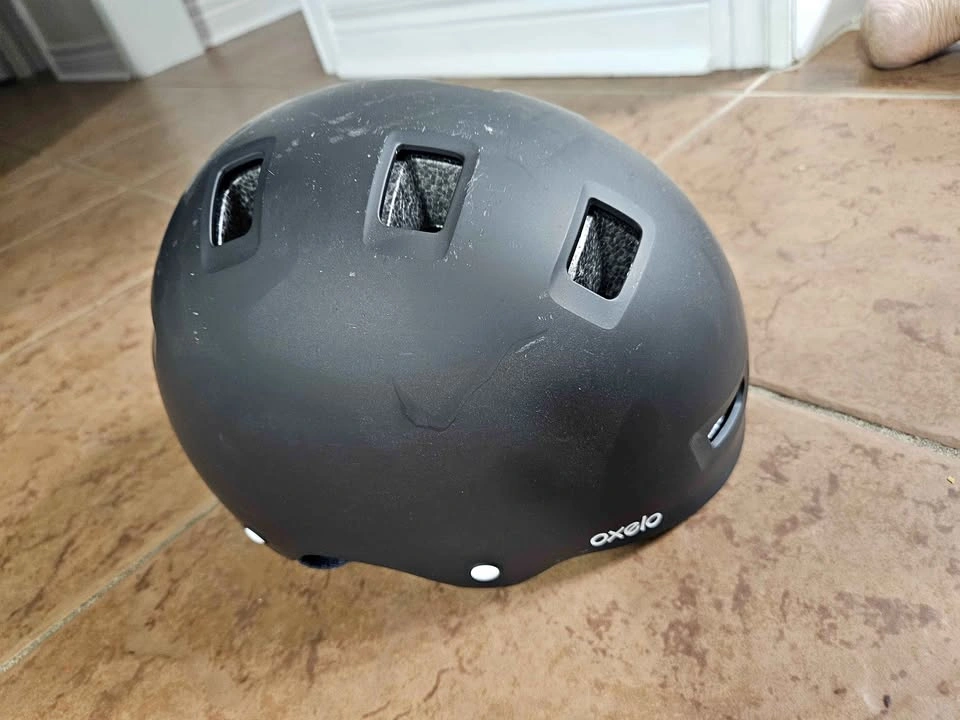 Oxelo bicycle helmet (55-59cm)