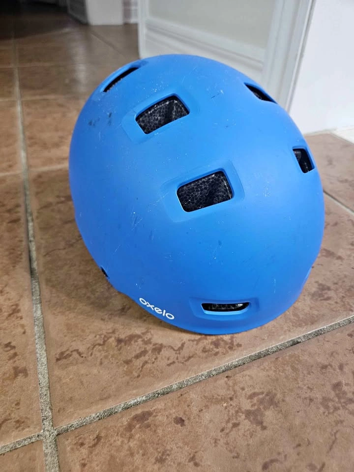 Oxelo bicycle helmet (52-55cm)