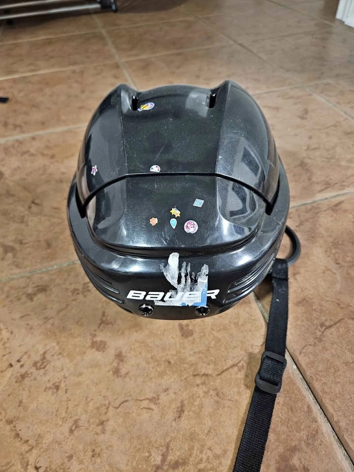 Bauer BHH2100M (medium) hockey helmet