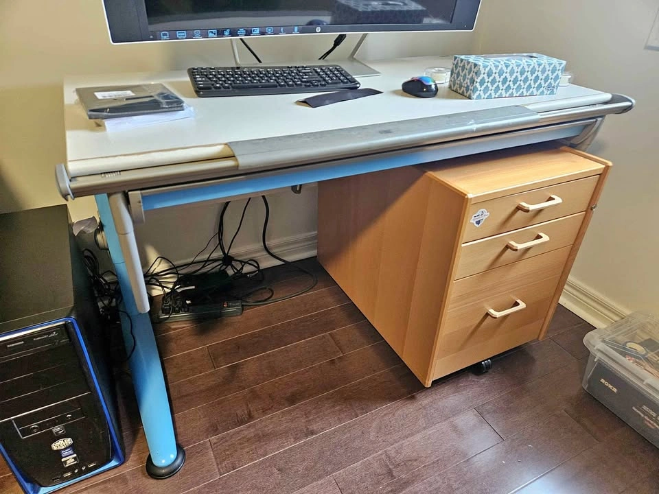 Moll desk