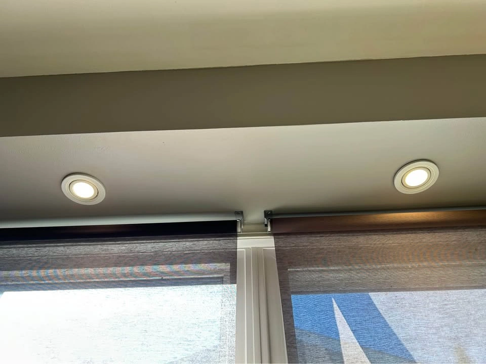 4” White Recessed LED Lights & Rectangular Fluorescent Light - photo 2