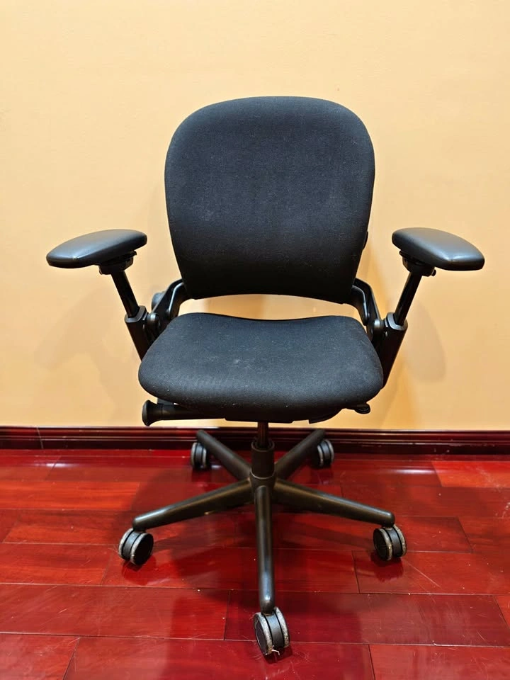 Steelcase Leap V1 [Price is Firm]