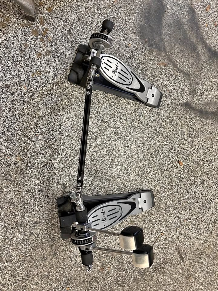 Lefty Pearl double kick pedal