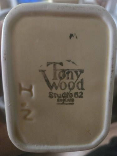 Vintage Tony Wood Studio 82 Seated Gentleman Toby Jug 6” - photo 2