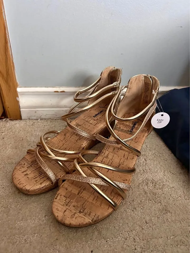 Shoes size 6