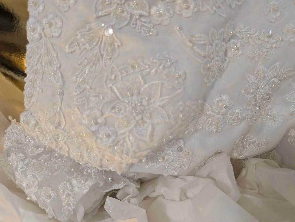 Wedding Dress size 12/14 - photo 3