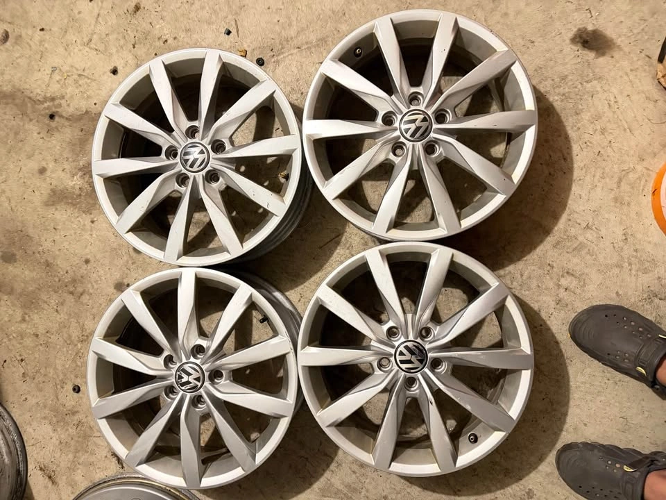 VW OEM 17 inch rims - photo 3