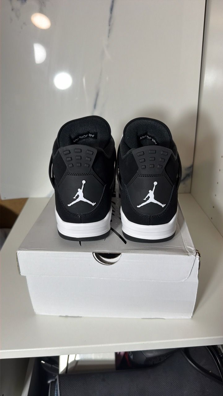 Jordan 4 Retro White Thunder - photo 3