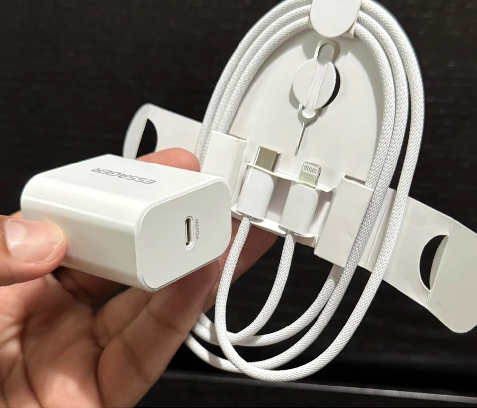 20W USB-C Fast Charger with Lightning Cable - photo 2