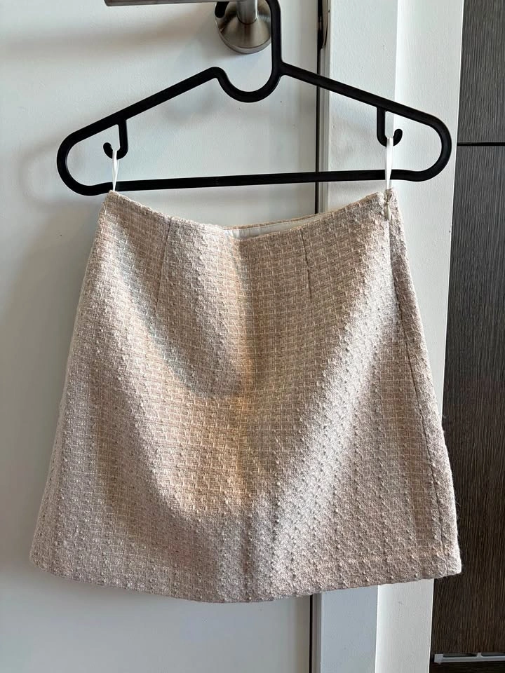 Aritzia Babaton tweed mini skirt 6