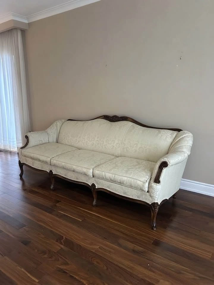 Vintage French Provincial Sofa - Made in Canada - photo 3