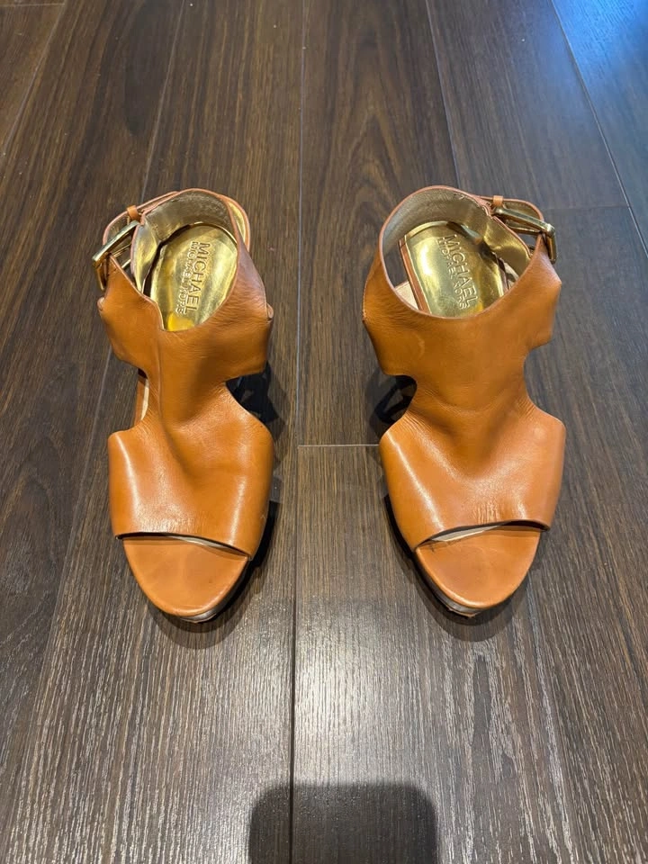 Multiple different pairs of heels - photo 3