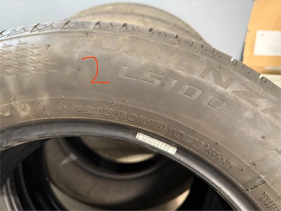 Set of 4 Bridgestone Turanza LS100 (P235/60R18) Tires - photo 3