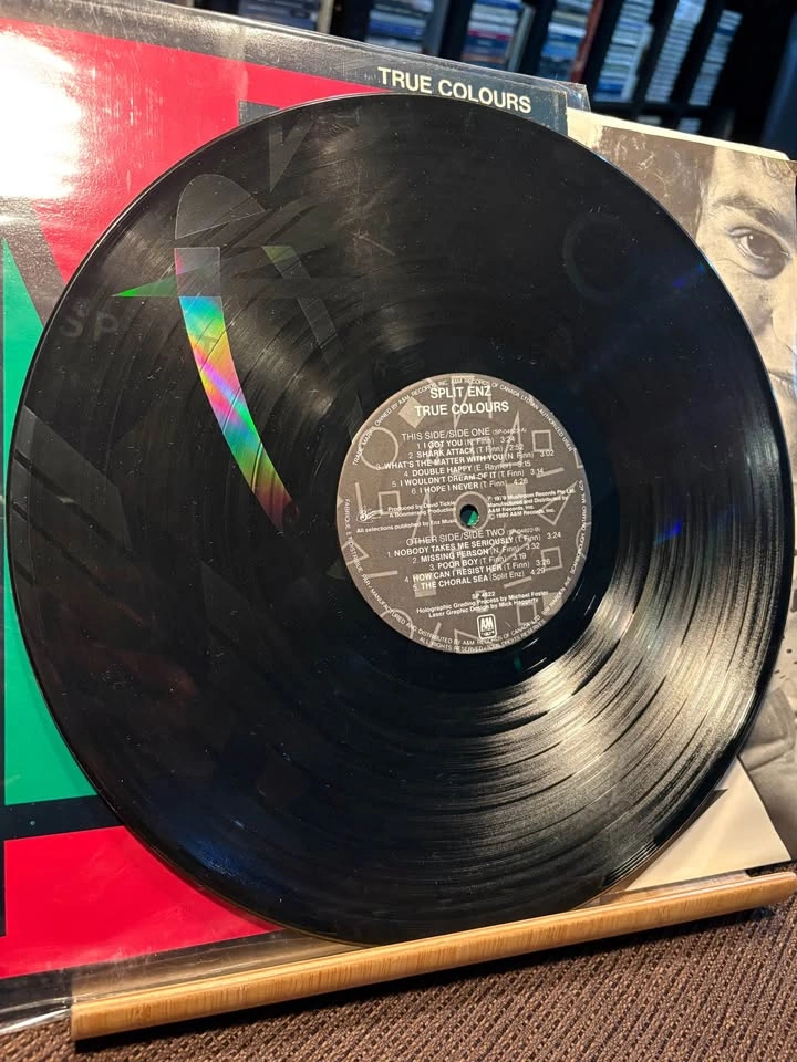 33LP Record: Split Enz – True Colours (1980 Vintage Vinyl) - photo 4