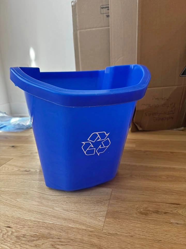 Stackable recycling box