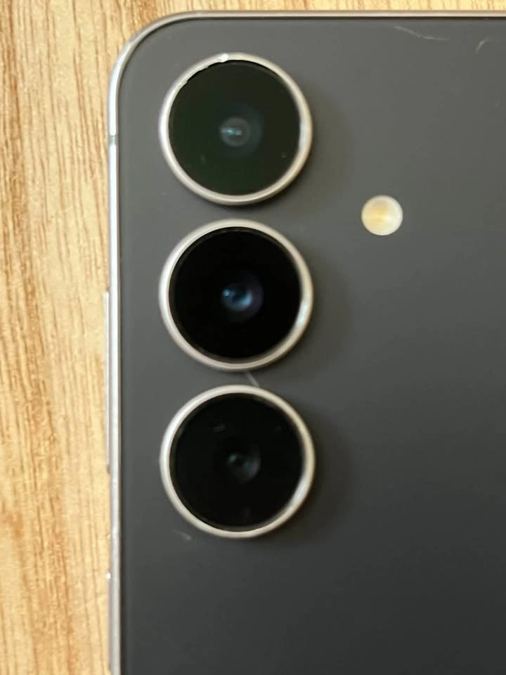 Samsung Galaxy s25 FE - photo 4