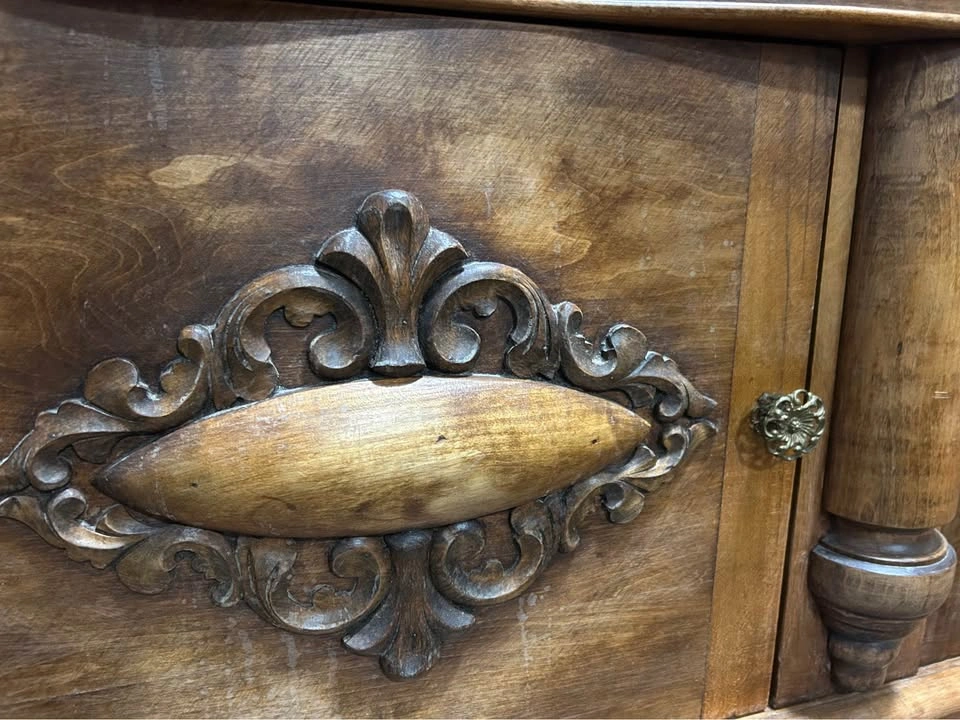 Antique Golden Oak Serpentine Dresser w/ Mirror & Lion Carvings - photo 4