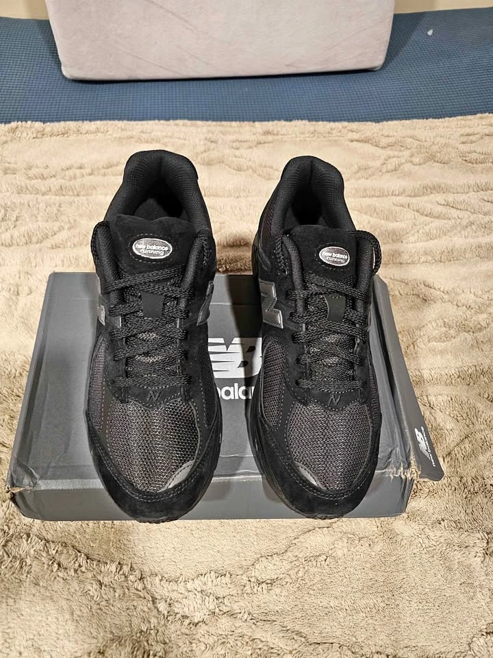 New Balance 2002R Black/Metallic