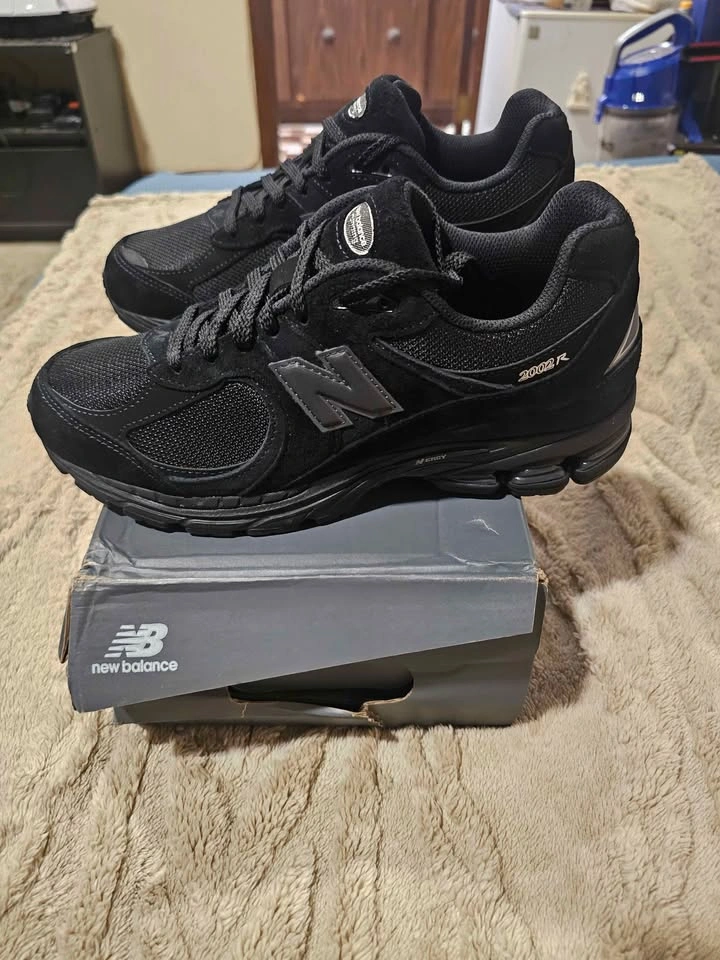 New Balance 2002R Black/Metallic - photo 2