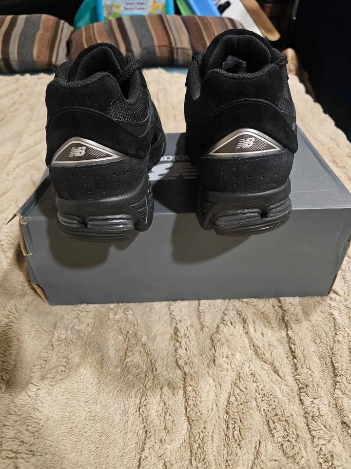 New Balance 2002R Black/Metallic - photo 4