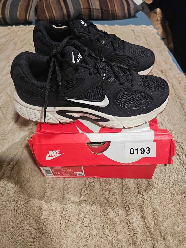 Nike V5 RNR in Black/Gum - photo 3