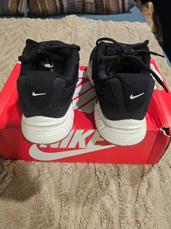Nike V5 RNR in Black/Gum - photo 4