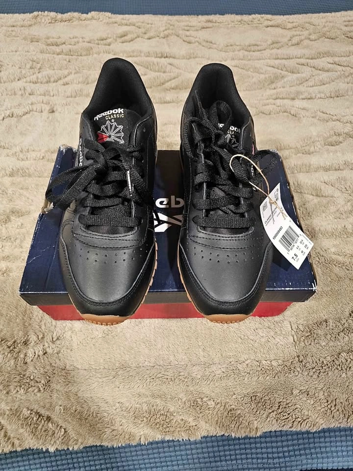 Reebok Women’s Classic Leather Shoes/gum bottom