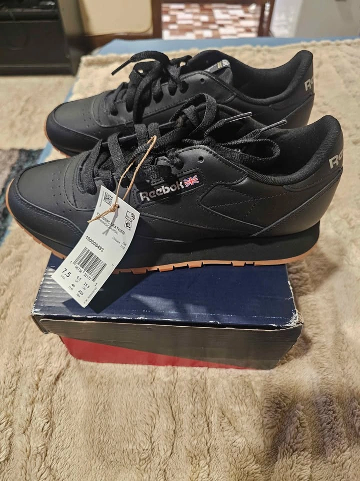 Reebok Women’s Classic Leather Shoes/gum bottom - photo 2
