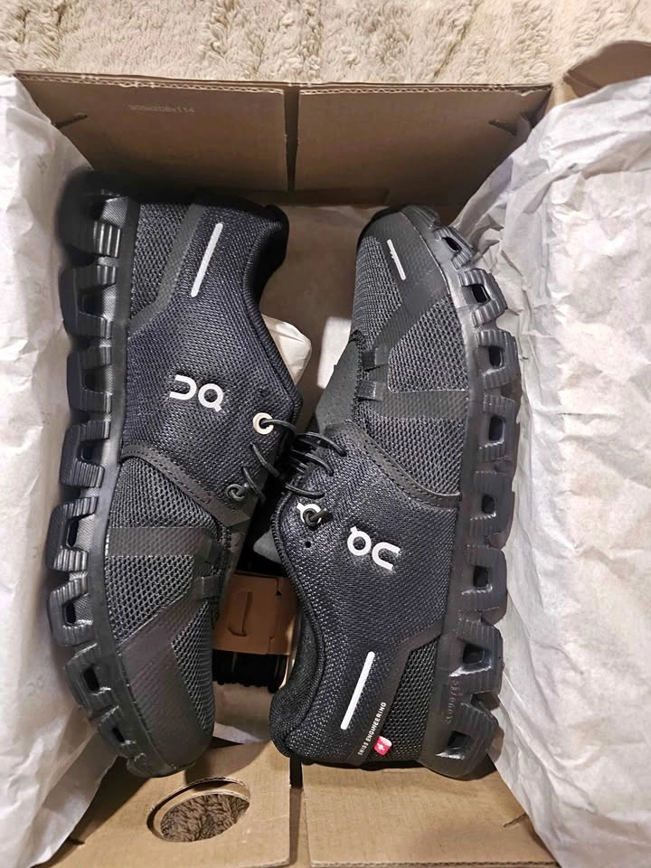 On Cloud 5 Black/Black Colorway